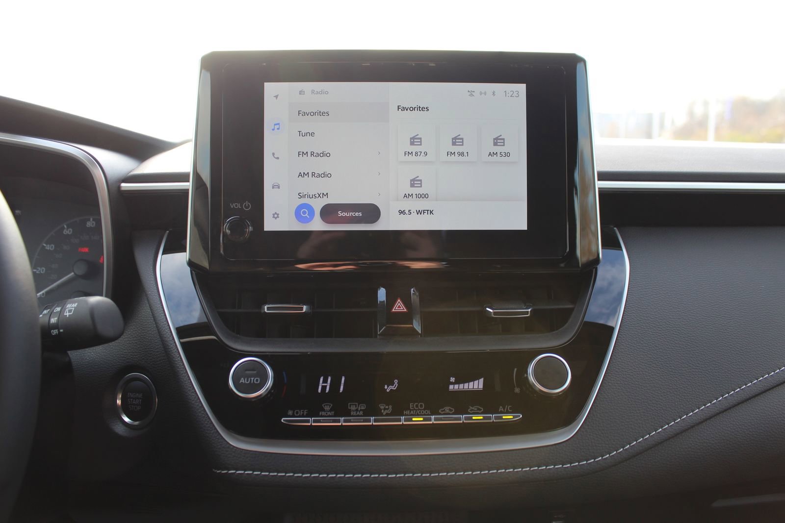 Used 2025 Toyota Corolla SE image 17