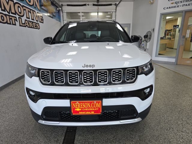 Used 2025 Jeep Compass Limited AWD/4WD image 2