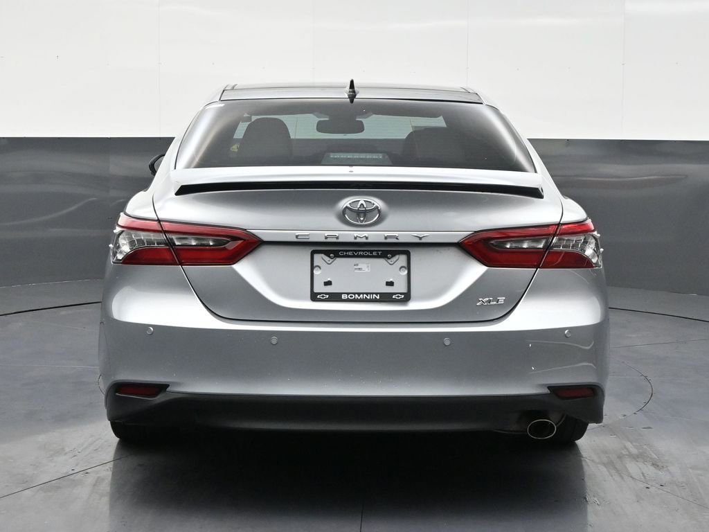 Used 2022 Toyota Camry XLE w/ Navigation Package FWD image 4