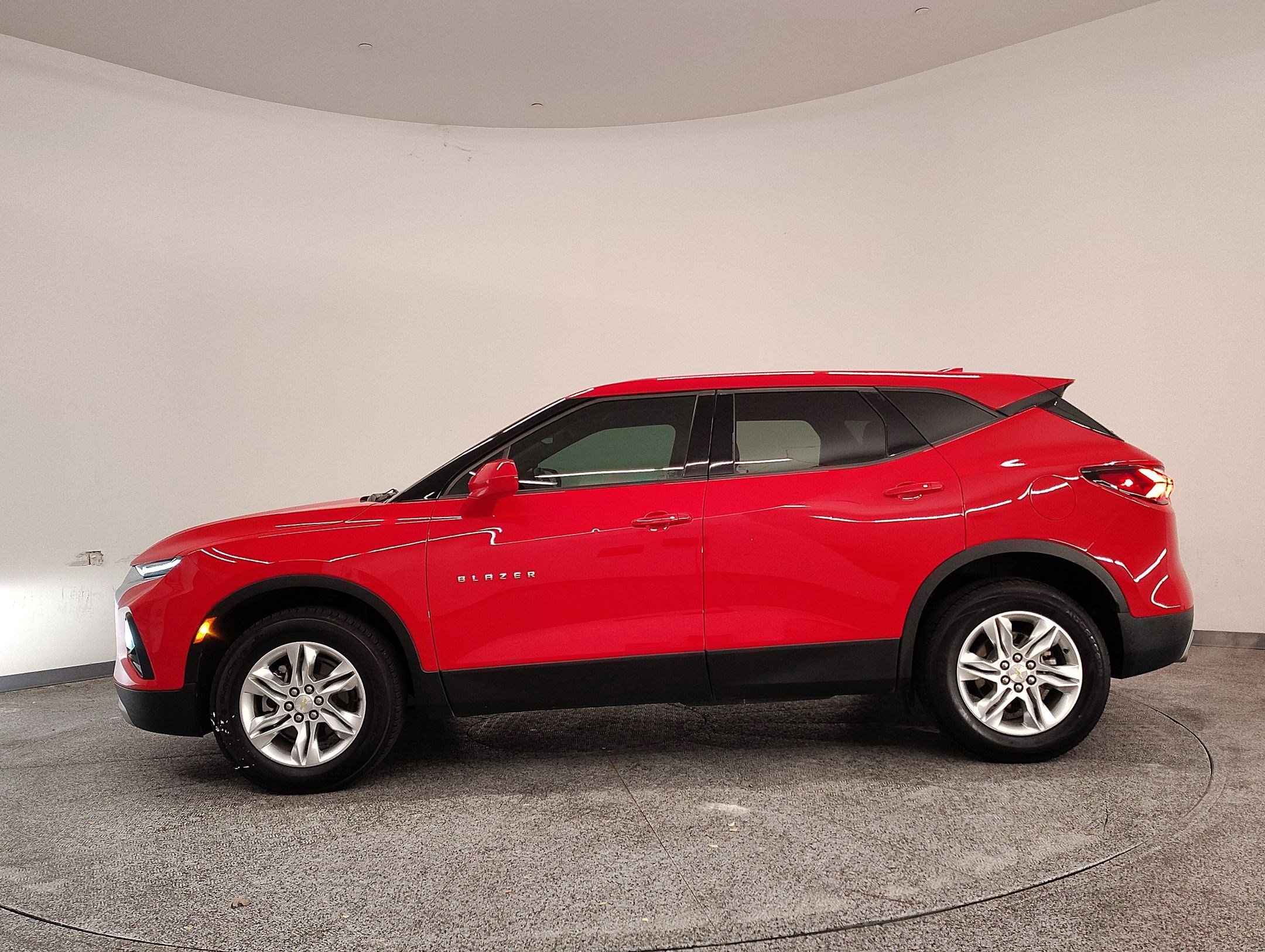 Used 2020 Chevrolet Blazer LT image 2