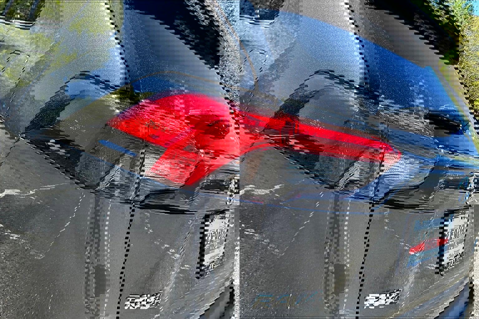 Used 2022 Toyota RAV4 LE image 27