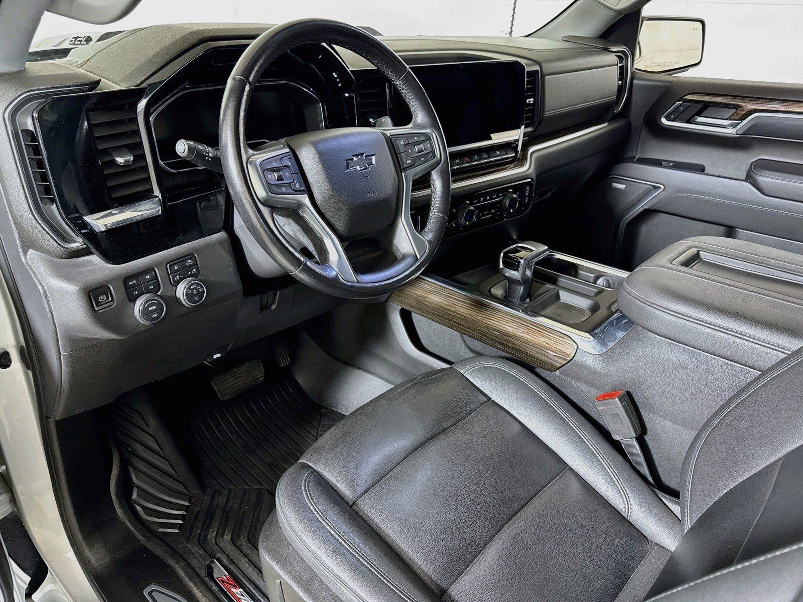 Used 2022 Chevrolet Silverado 1500 LT Trail Boss w/ LT Trail Boss Premium Package AWD/4WD image 7