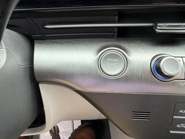 Used 2025 Hyundai Kona SEL AWD/4WD image 35