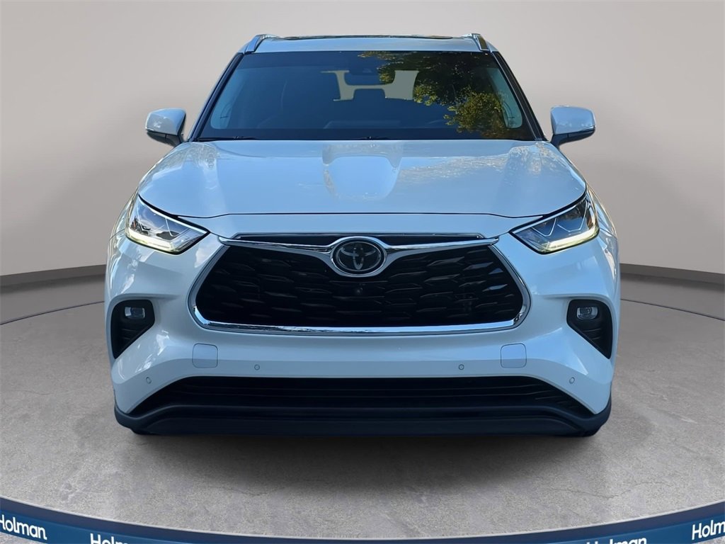 Used 2021 Toyota Highlander Limited image 3
