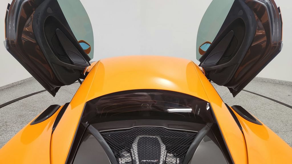 Used 2016 McLaren 570S Coupe RWD image 22