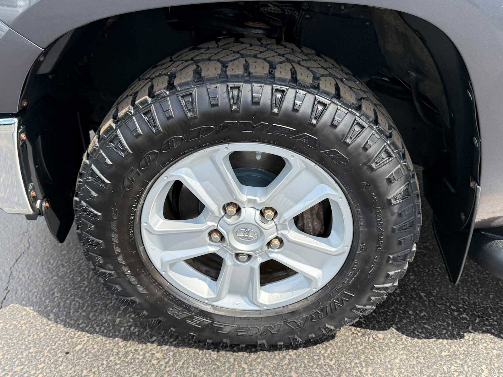 Used 2016 Toyota Tundra SR5 w/ SR5 Upgrade Package AWD/4WD image 10