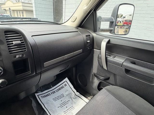 Used 2013 Chevrolet Silverado 2500 LT w/ Snow Plow Prep Package AWD/4WD image 22