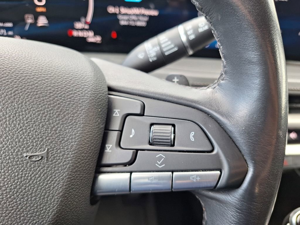 Used 2024 Cadillac XT4 Premium Luxury image 17