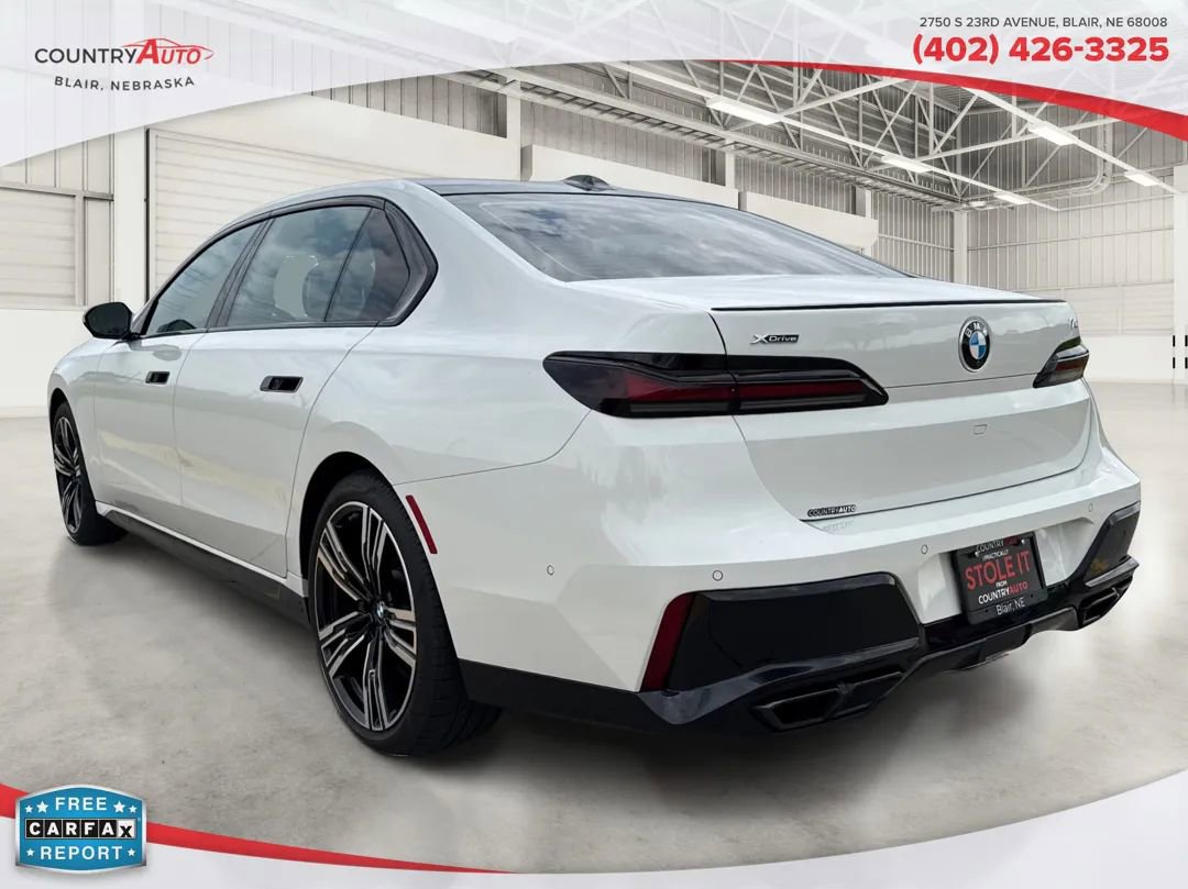 Used 2023 BMW 760i xDrive AWD/4WD image 3