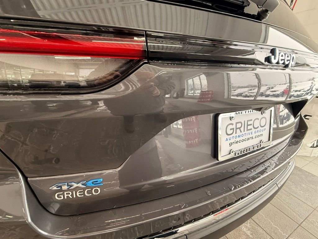 Used 2022 Jeep Grand Cherokee Limited 4xe image 9