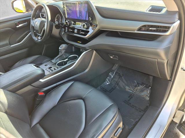 Used 2023 Toyota Highlander XLE FWD image 22