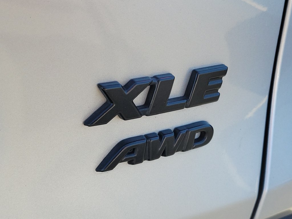 Used 2022 Toyota RAV4 XLE w/ Convenience Package AWD/4WD image 10