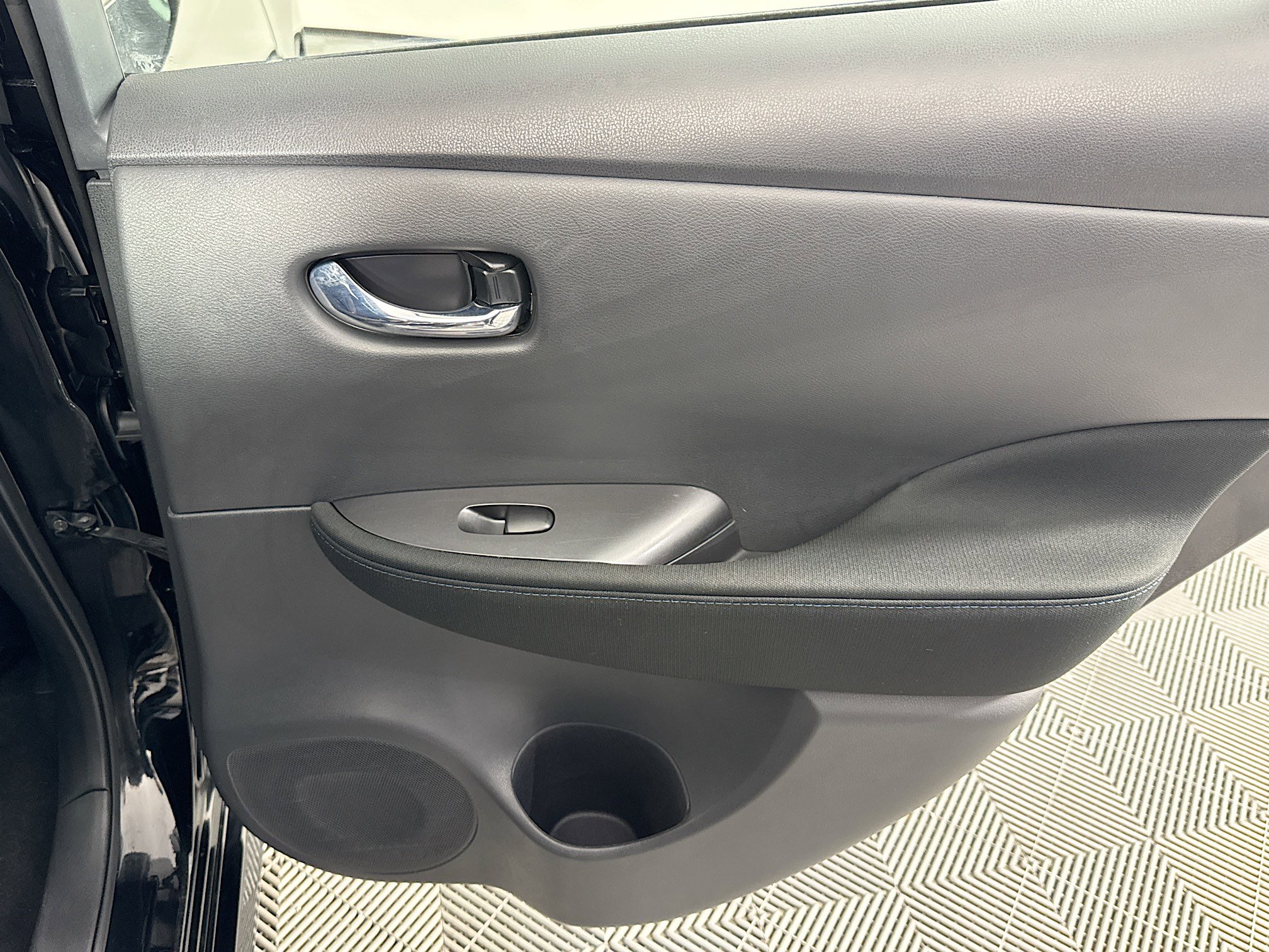 Used 2023 Nissan Leaf S image 47