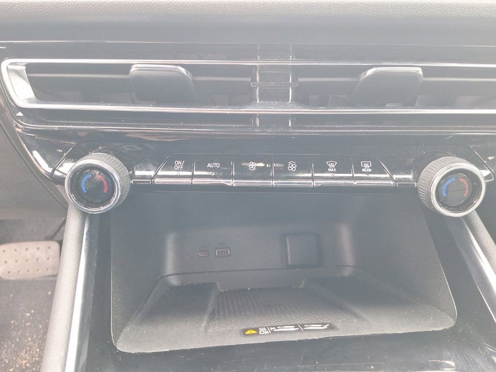 Used 2025 Chevrolet Traverse LT image 46