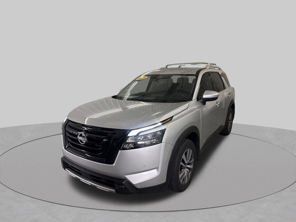 Used 2025 Nissan Pathfinder SL w/ Black Appearance Package FWD image 4