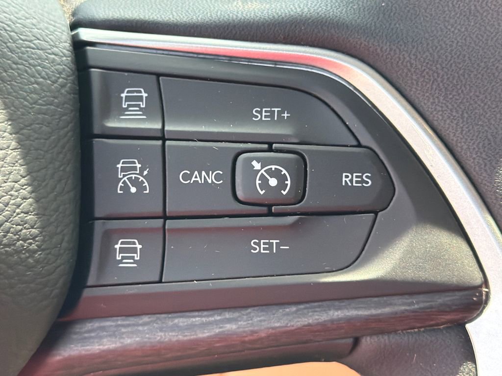 Used 2025 Jeep Grand Cherokee Limited w/ MOPAR Finishing Package AWD/4WD image 27