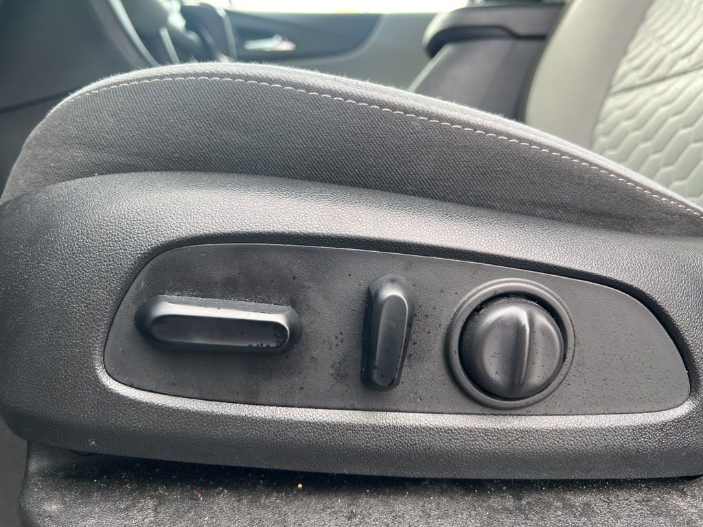 Used 2020 Chevrolet Equinox LS w/ LS Convenience Package image 10