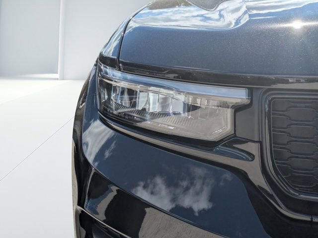 New 2025 Jeep Grand Cherokee Altitude image 8