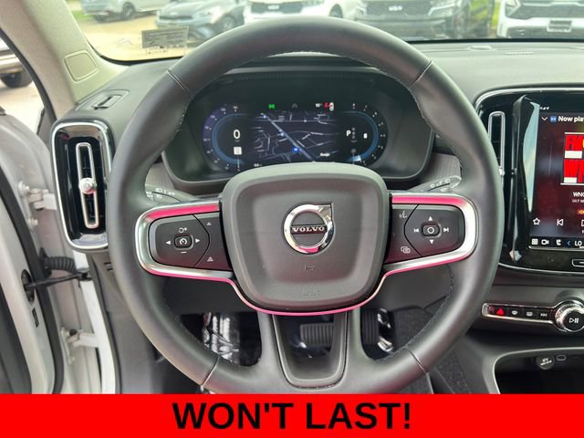 Used 2023 Volvo XC40 B5 Ultimate image 16