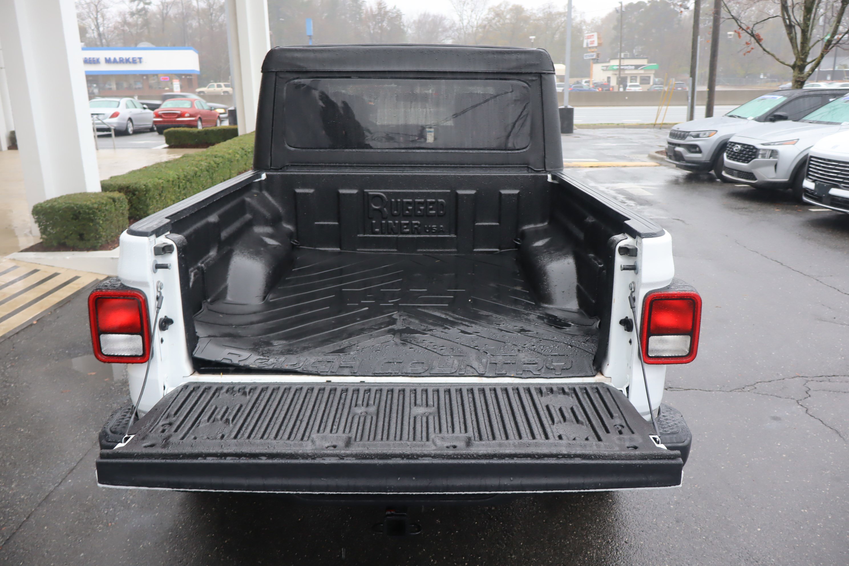 Used 2025 Jeep Gladiator Sport image 12