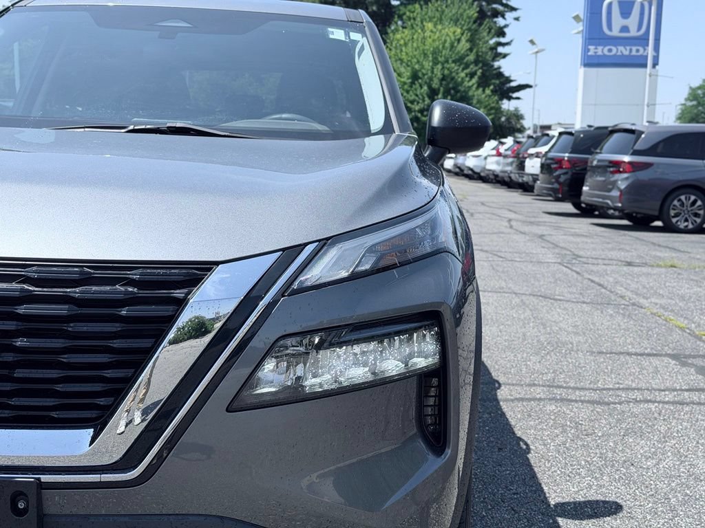 Used 2023 Nissan Rogue S AWD/4WD image 3