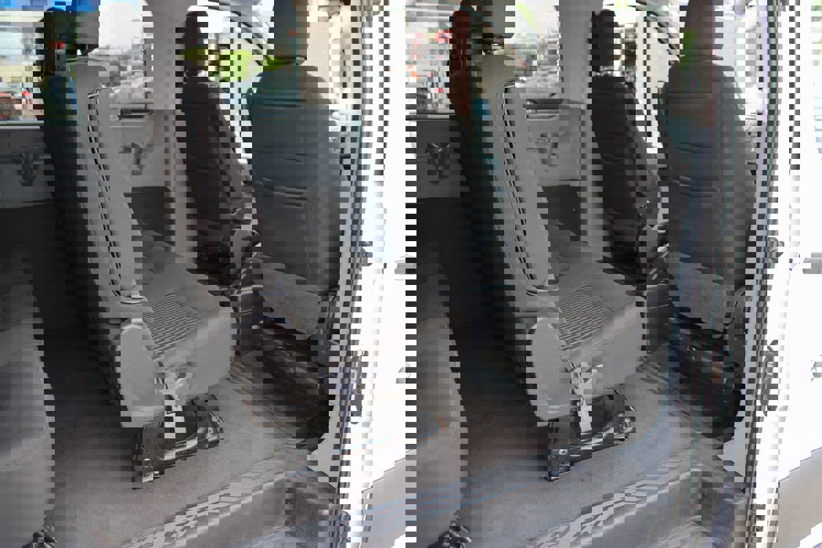 Used 2019 Ford Transit 150 XLT image 16