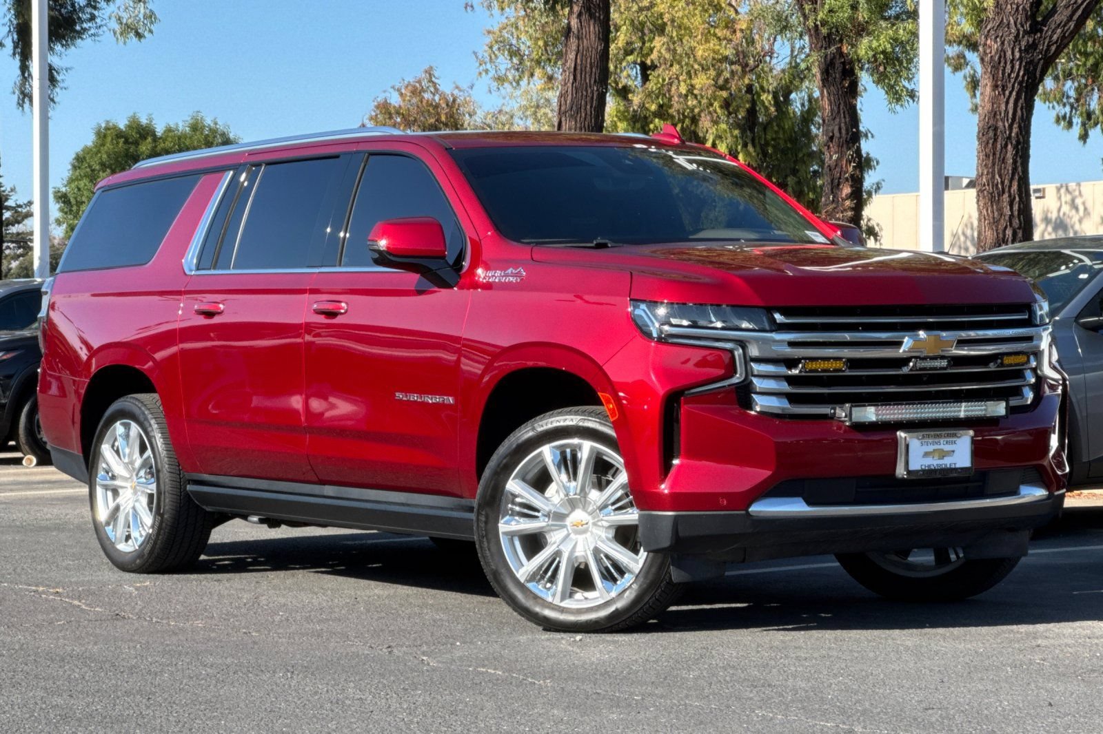 Used 2023 Chevrolet Suburban High Country AWD/4WD image 2