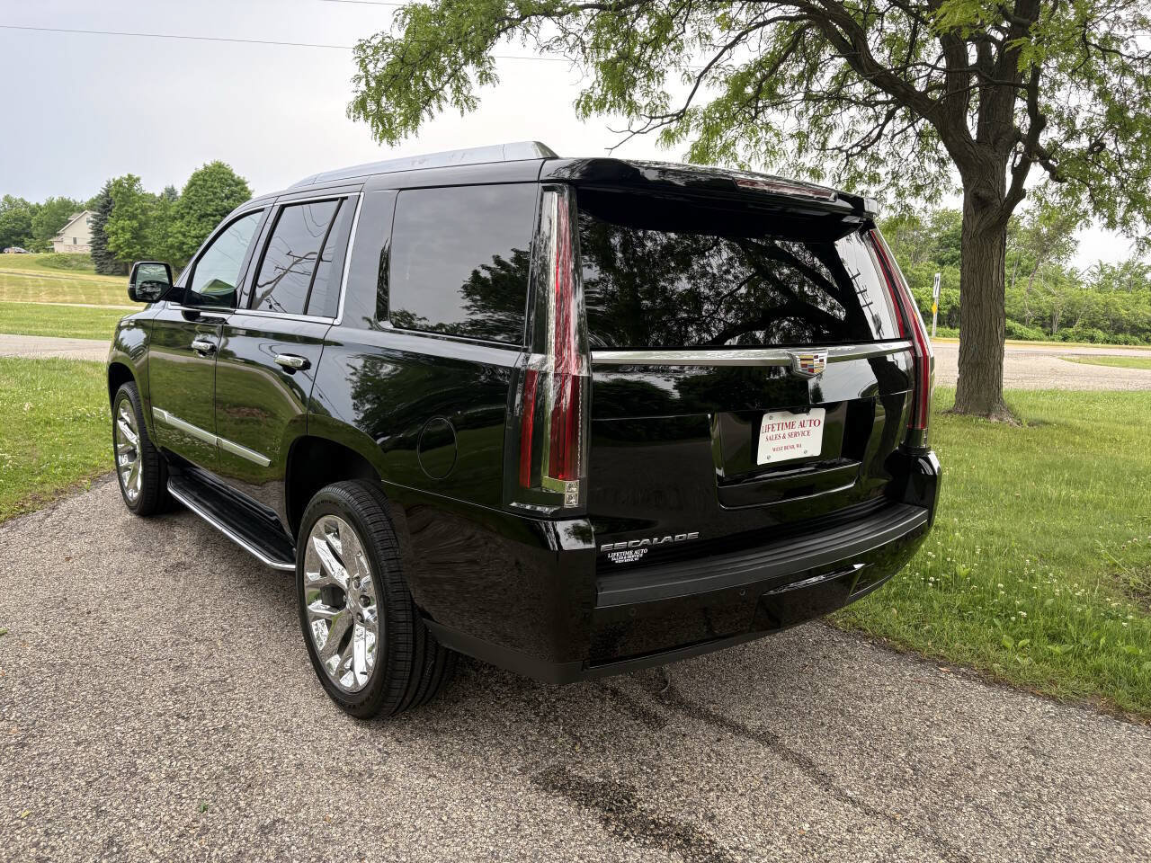 Used 2020 Cadillac Escalade Premium Luxury AWD/4WD image 3