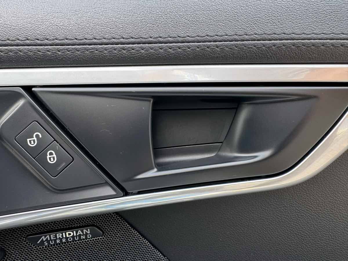 Used 2018 Jaguar F-TYPE Coupe RWD image 31
