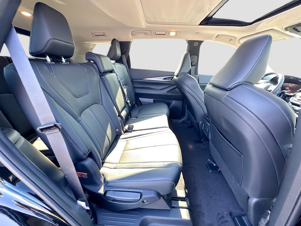 Used 2027 INFINITI QX60 Pure w/ Cargo Package FWD image 30