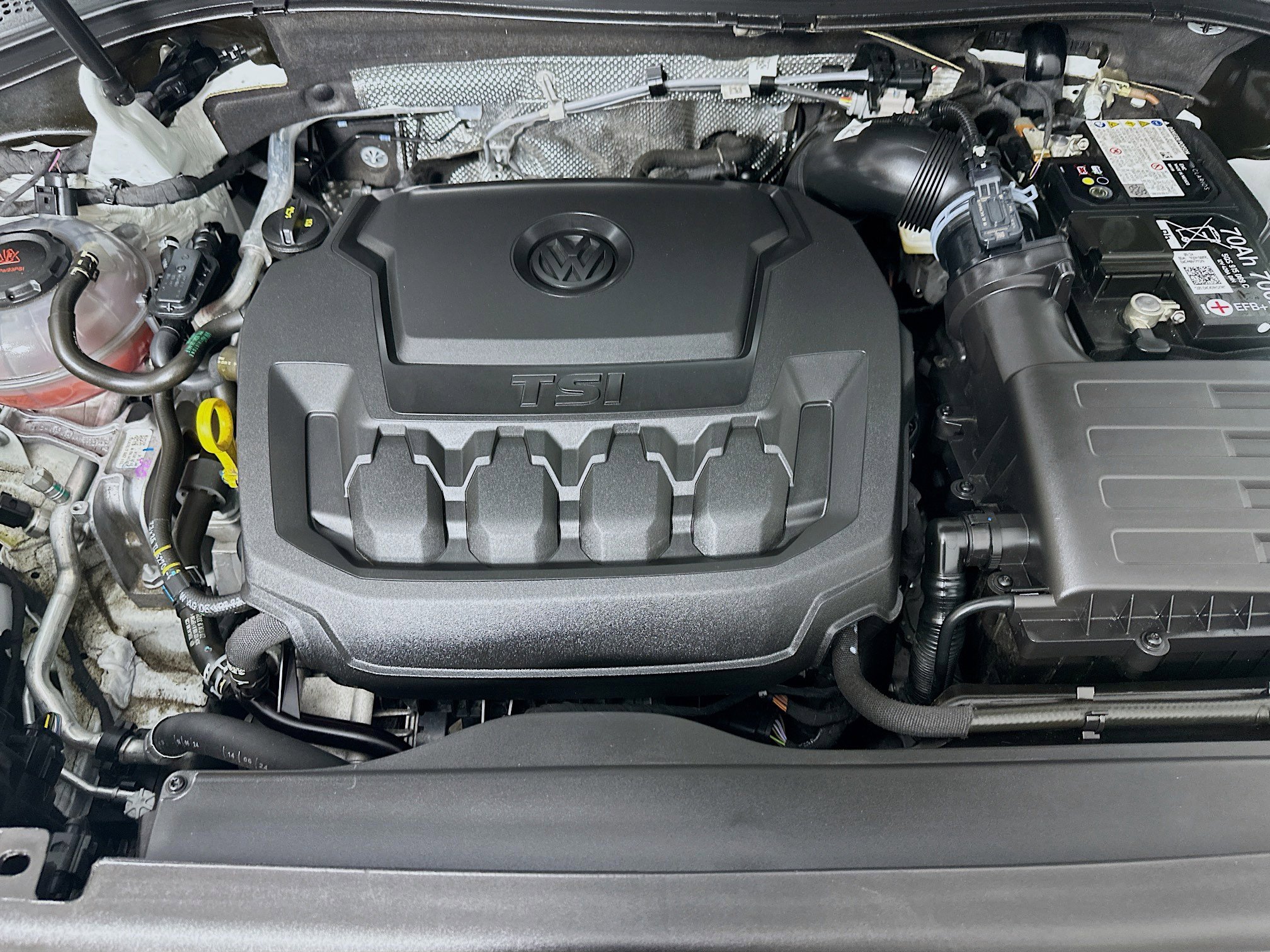 Used 2024 Volkswagen Tiguan Wolfsburg Edition image 35