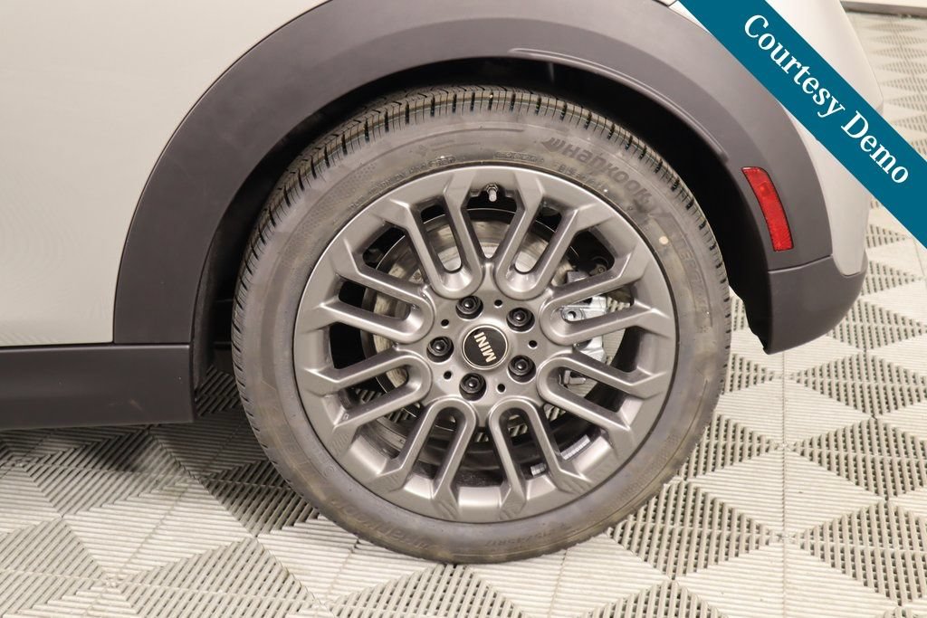 New 2025 MINI Cooper 2-Door Hardtop FWD image 18