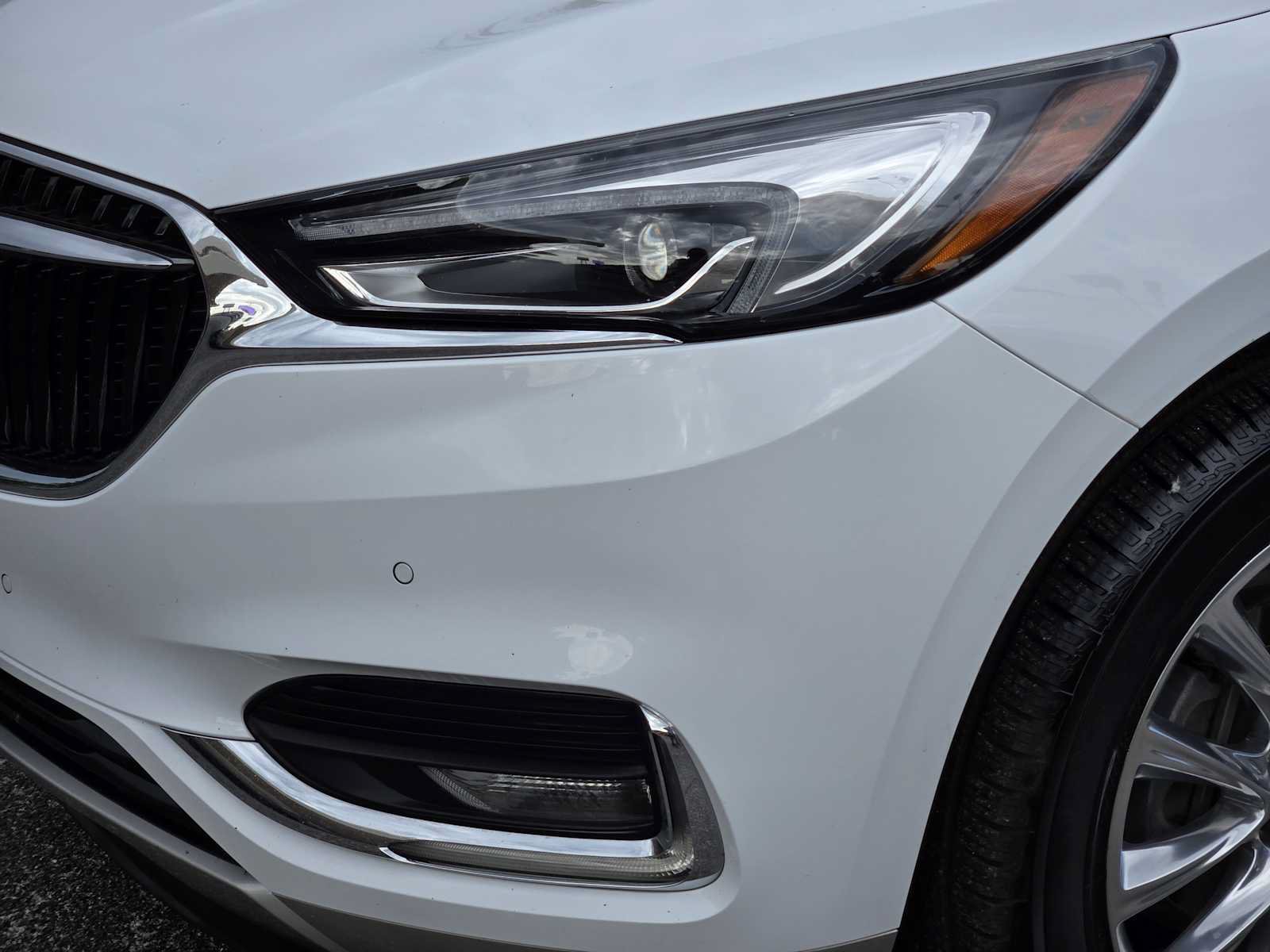 Used 2020 Buick Enclave Premium w/ Sun and Sites Package FWD image 9
