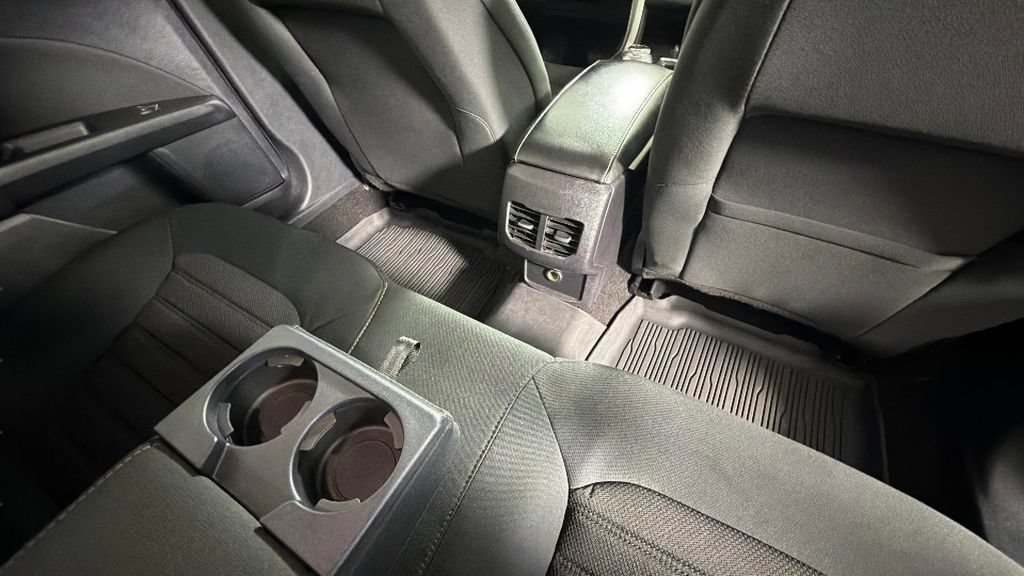Used 2020 Ford Fusion SE FWD image 31
