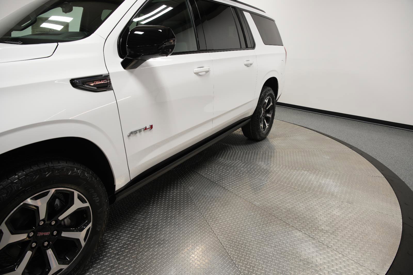 New 2026 GMC Yukon XL AT4 w/ AT4 Premium Plus Package AWD/4WD image 6