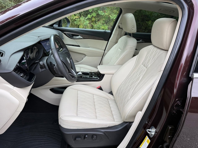 Used 2022 Buick Envision Avenir w/ Technology Package II image 11