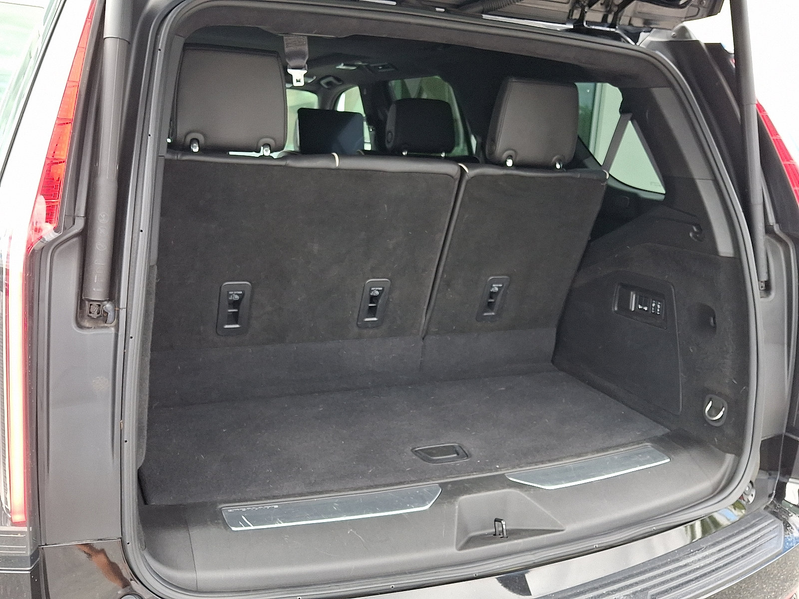 Certified 2024 Cadillac Escalade V AWD/4WD image 22