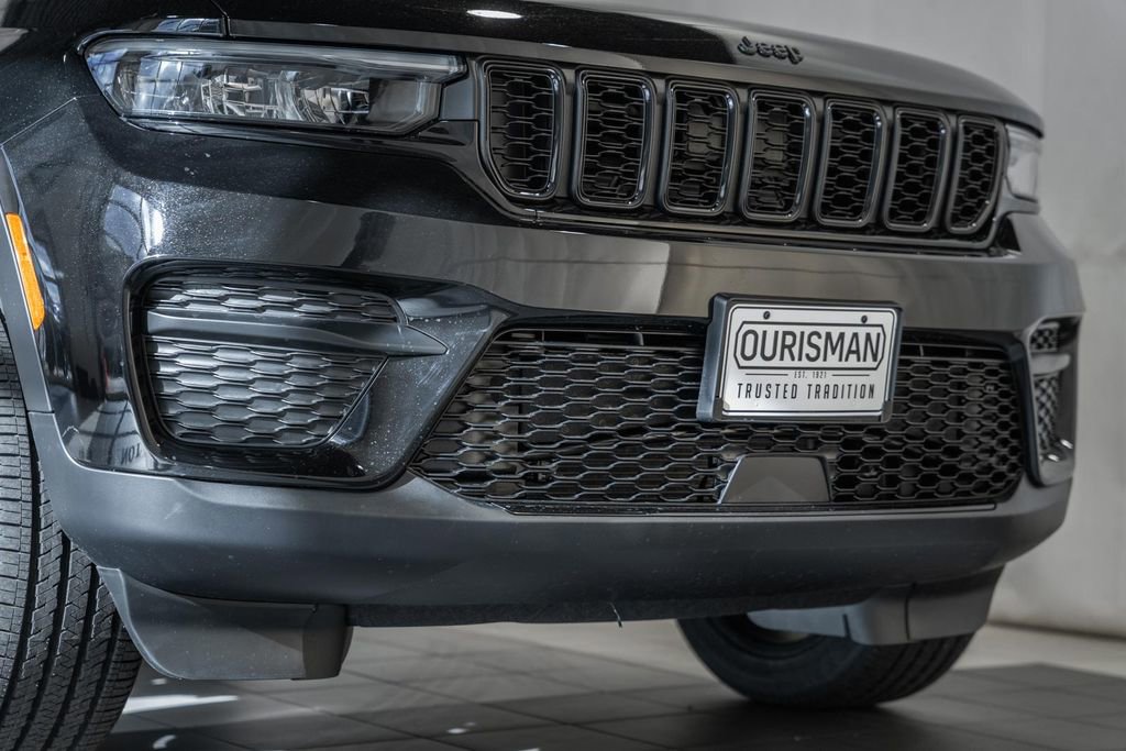 New 2025 Jeep Grand Cherokee Altitude image 13