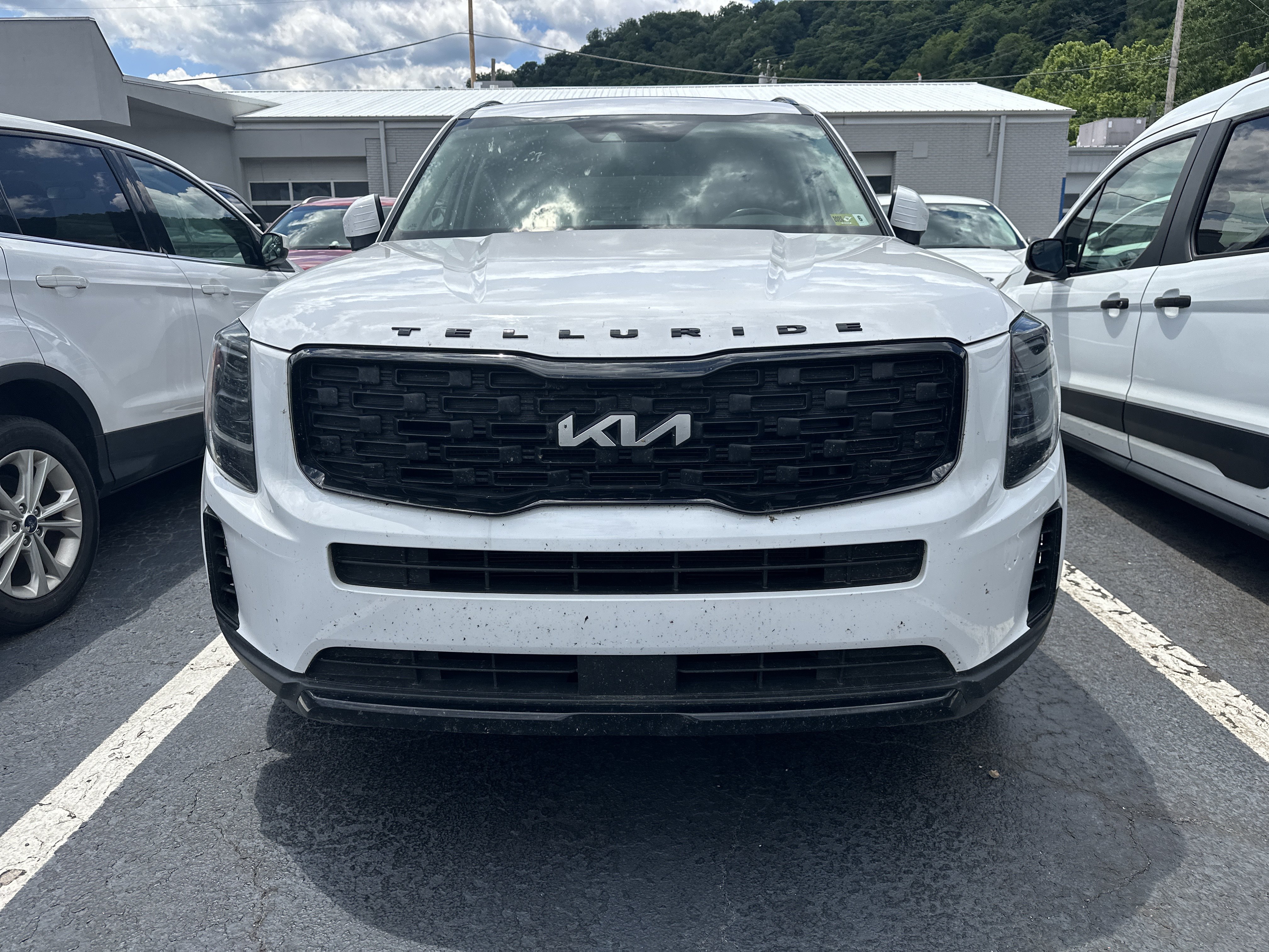 Used 2022 Kia Telluride EX w/ EX Premium Package AWD/4WD image 2
