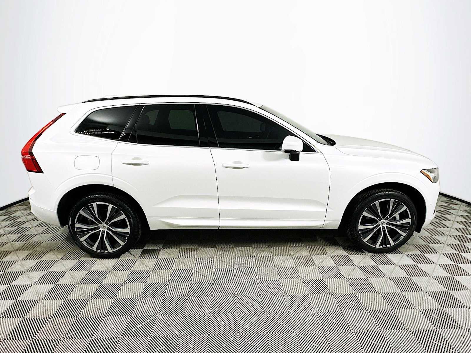 Used 2022 Volvo XC60 B5 Momentum w/ Advanced Package image 8