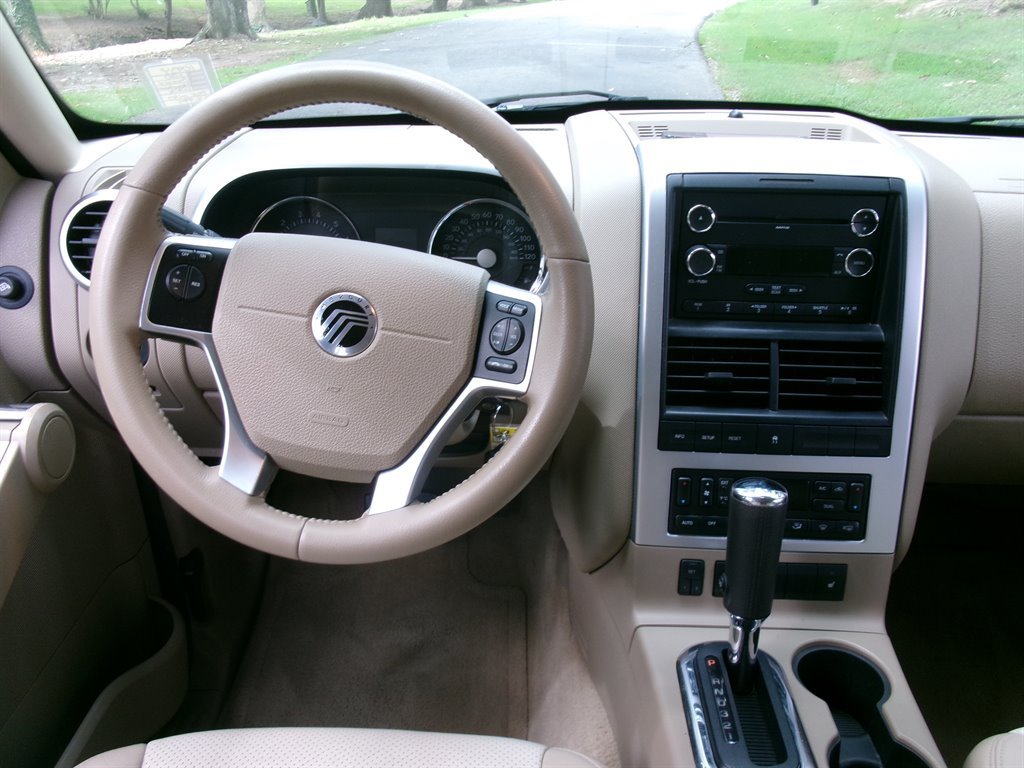 Used 2010 Mercury Mountaineer AWD image 17