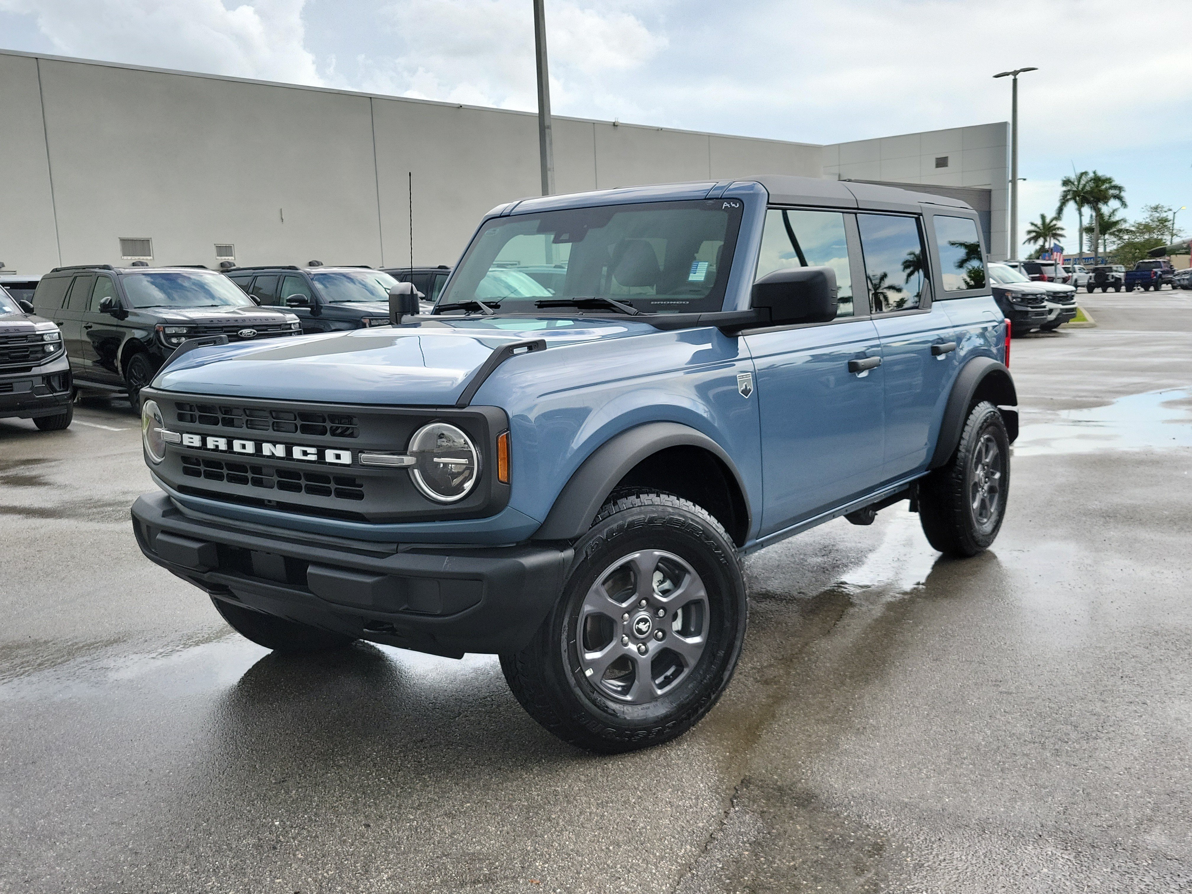 Used 2025 Ford Bronco Big Bend AWD/4WD image 1