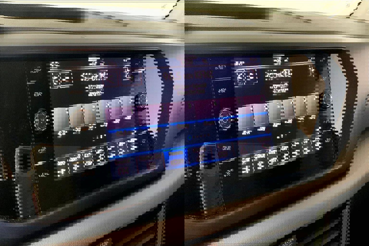 Used 2023 Volkswagen Taos SE image 6