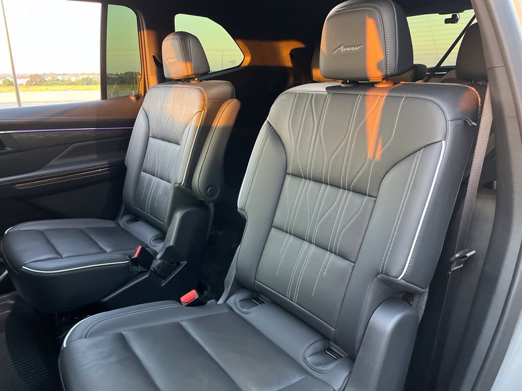 Used 2025 Buick Enclave Avenir w/ Super Cruise Package FWD image 28