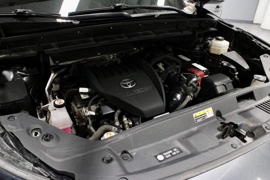 Used 2023 Toyota Highlander XLE AWD/4WD image 15