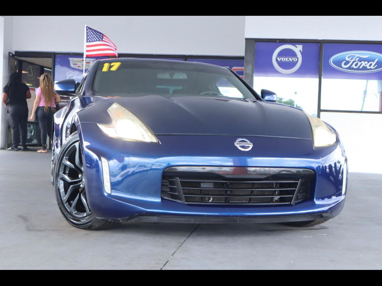 Used 2017 Nissan 370Z Coupe RWD image 1
