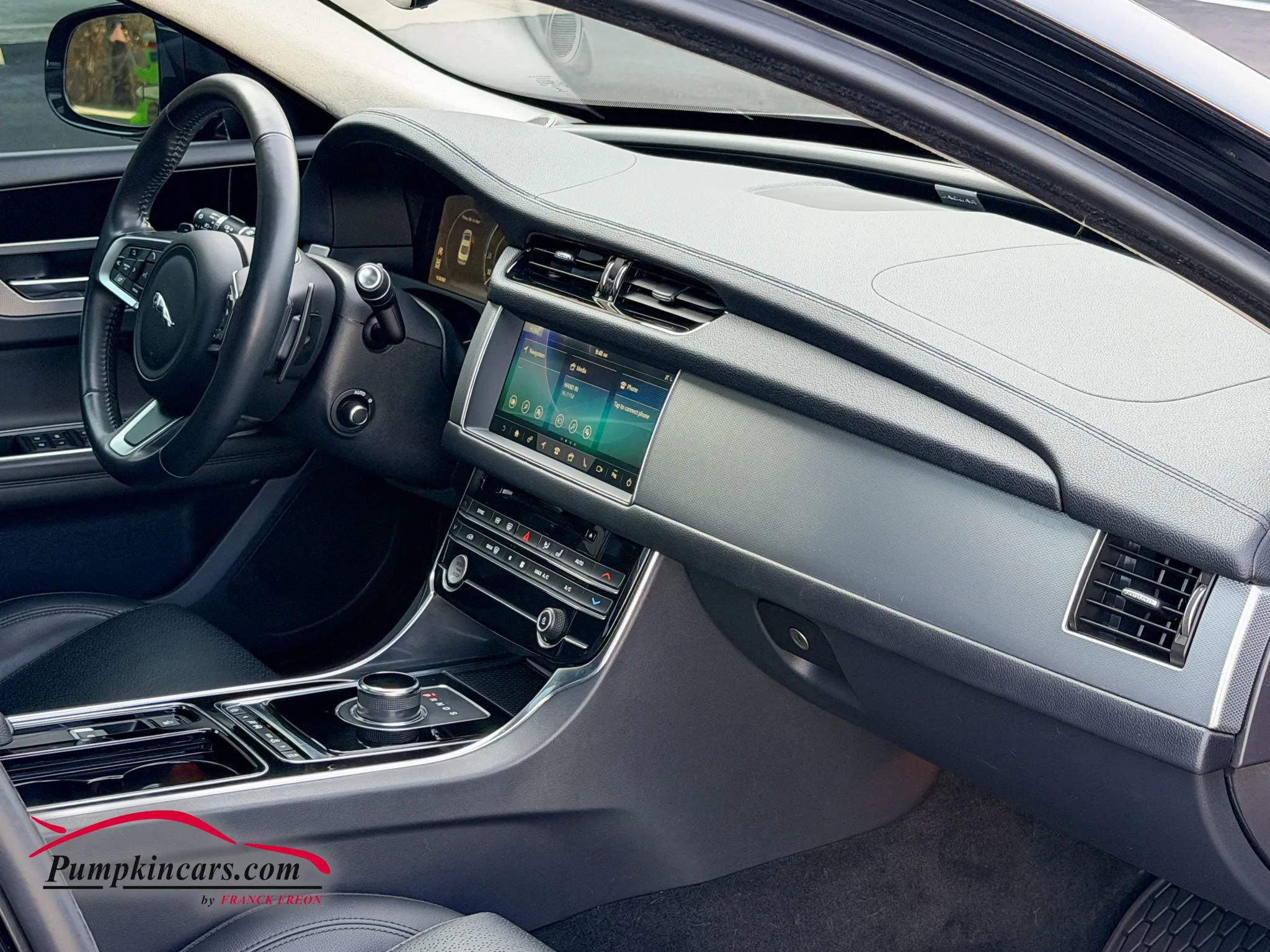 Used 2020 Jaguar XF Prestige image 22