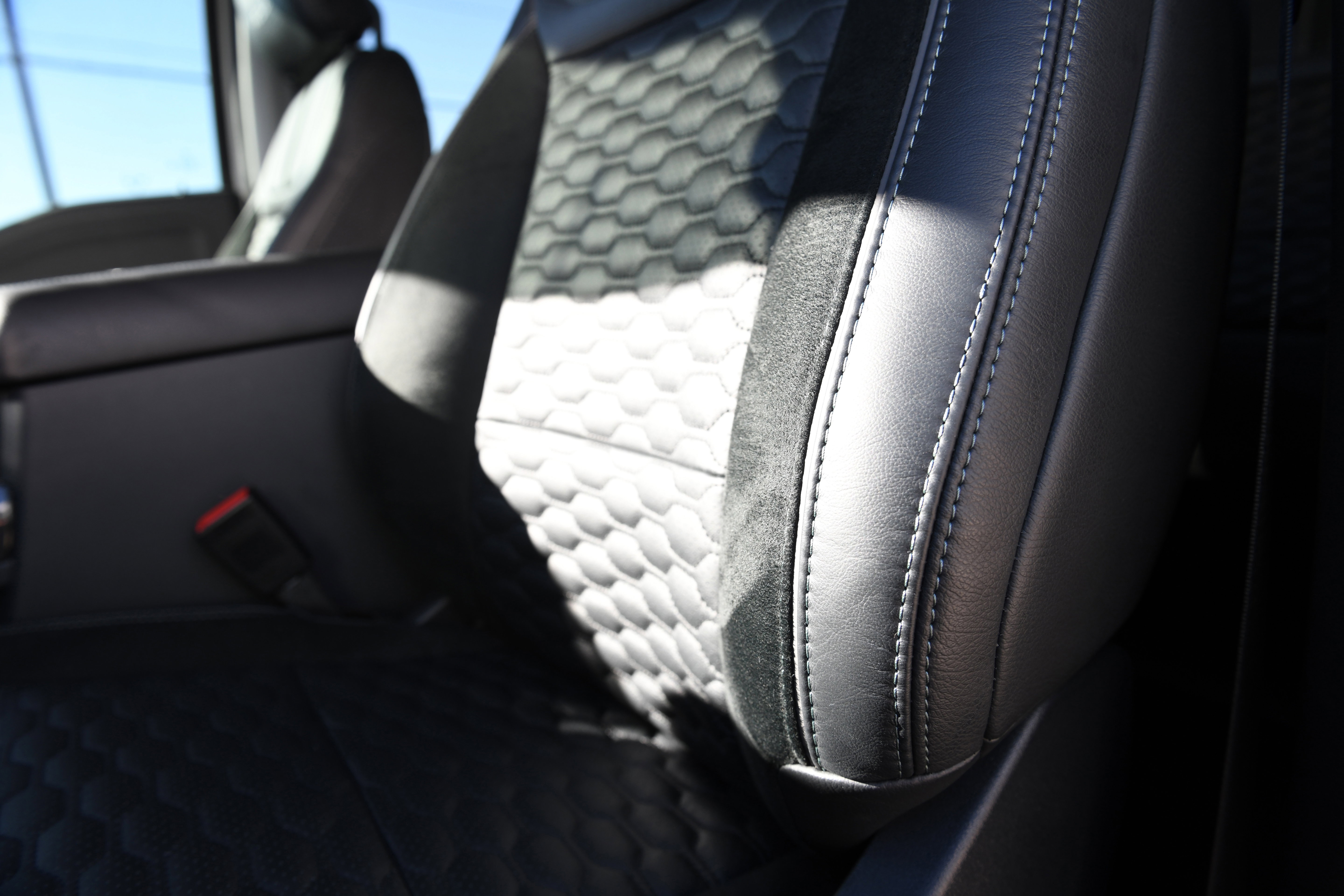 New 2026 Ford F250 Lariat w/ Black Appearance Package image 30