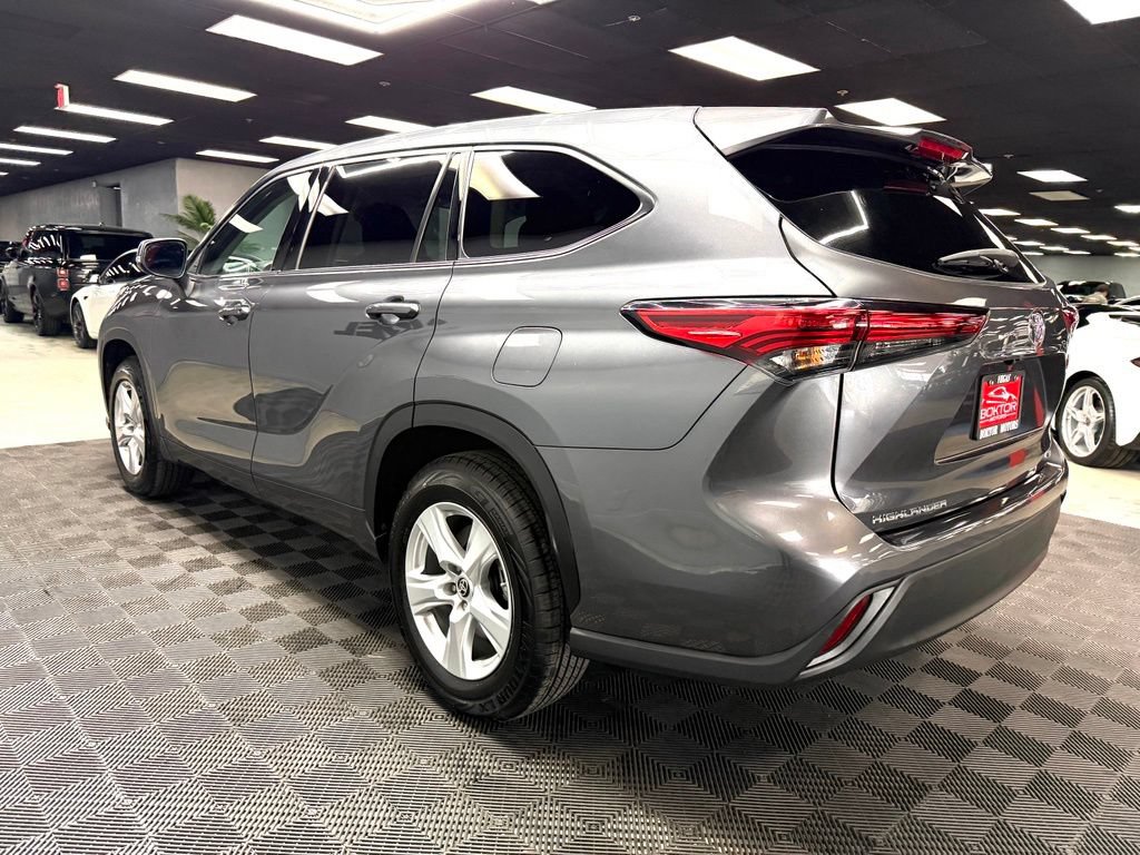 Used 2020 Toyota Highlander LE FWD image 11