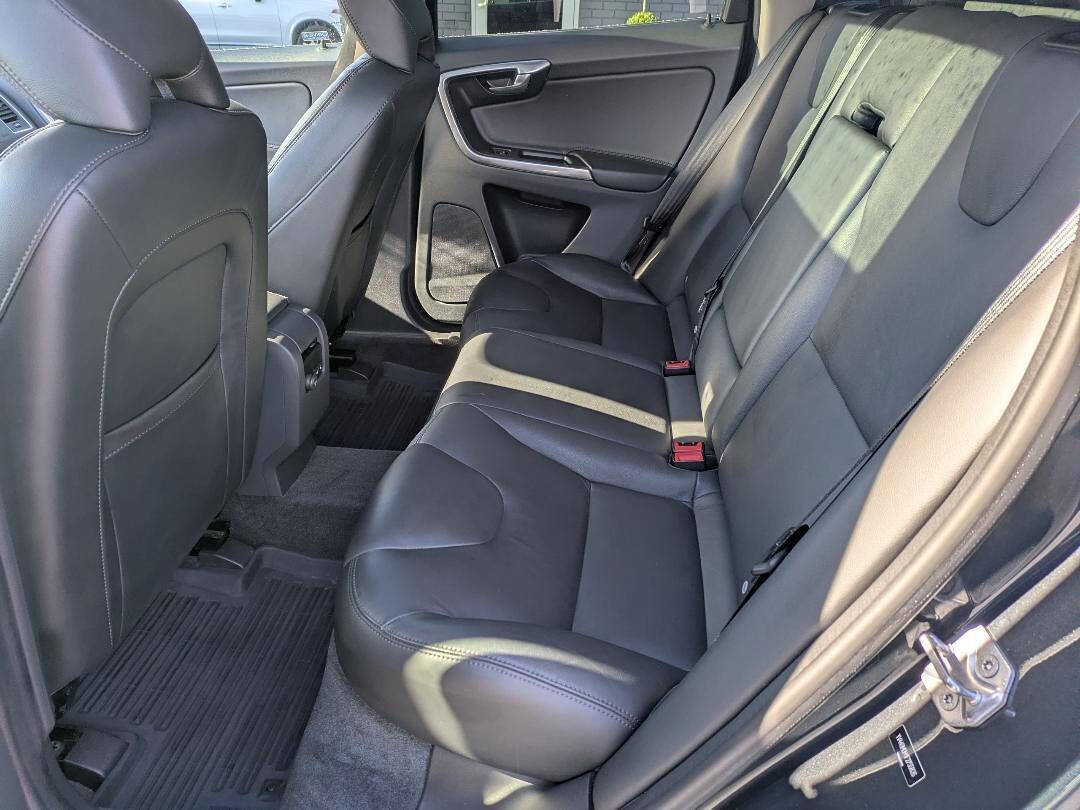 Used 2015 Volvo XC60 T6 Platinum w/ Protection Package FWD image 15